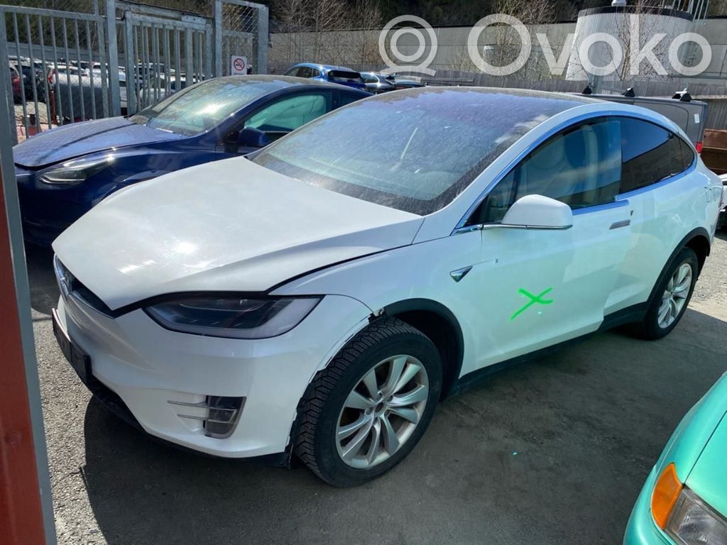 Model X Tesla Model X  110864700E