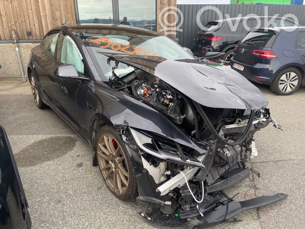 Model 3 Tesla Model 3  134458000B