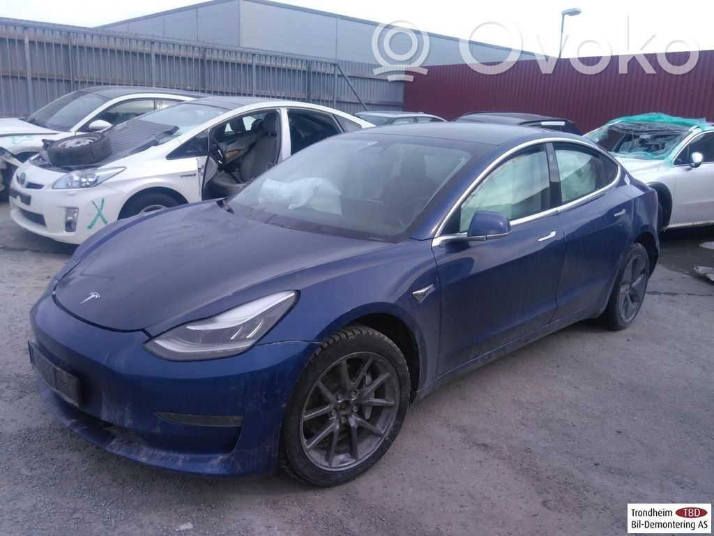 Model 3 Tesla Model 3  104416100D