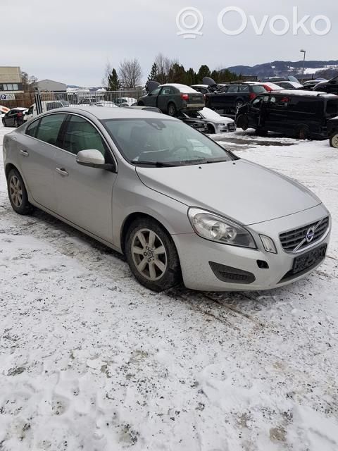 S60 S60  31443848