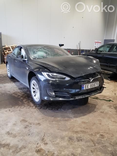 Model S Tesla Model S  103779700D