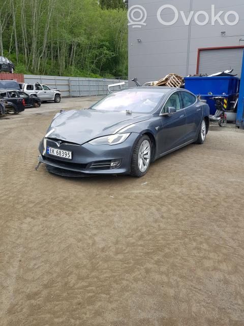 Model S Tesla Model S  103779700D