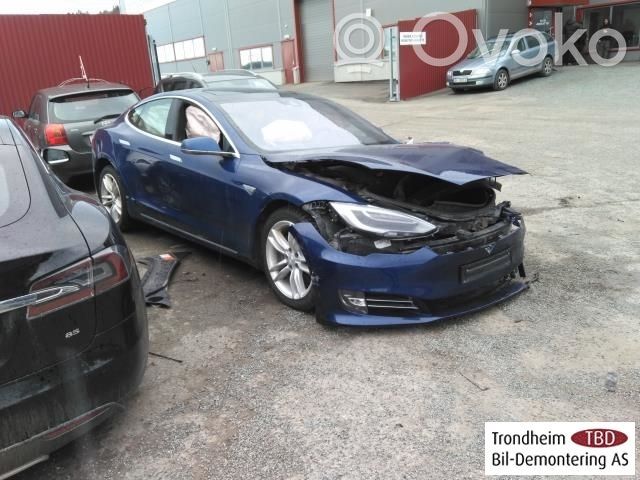 Model S Tesla Model S  105755100B