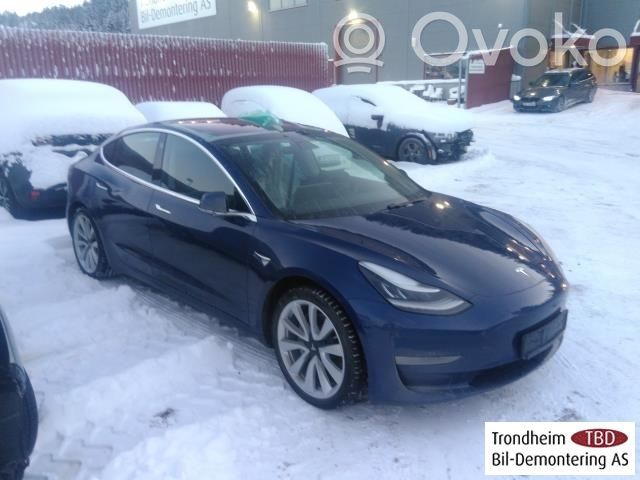 Model 3 Tesla Model 3  109575700C