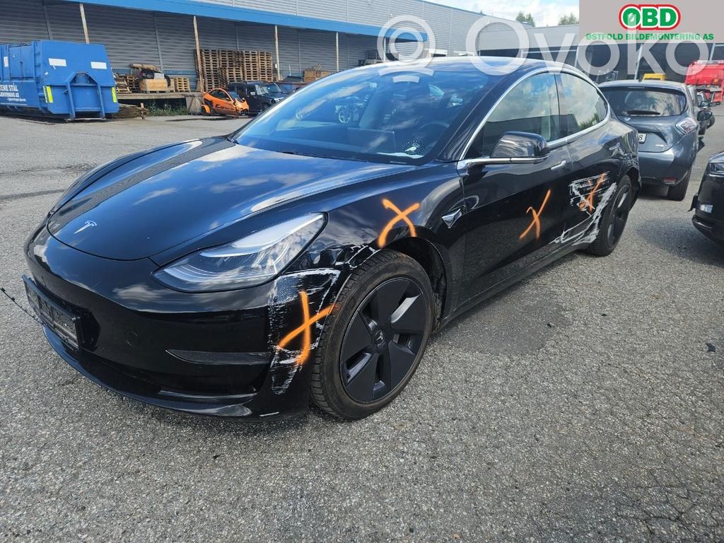 Model 3 Tesla Model 3  104452199P