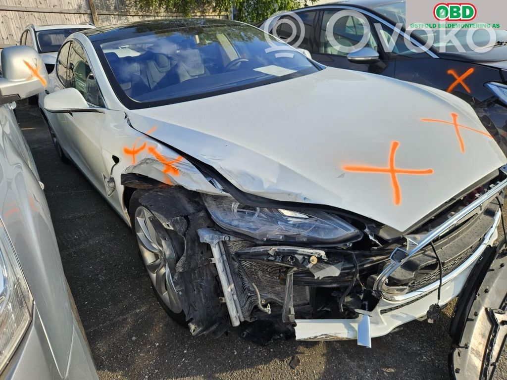 Model S Tesla Model S  100388400A