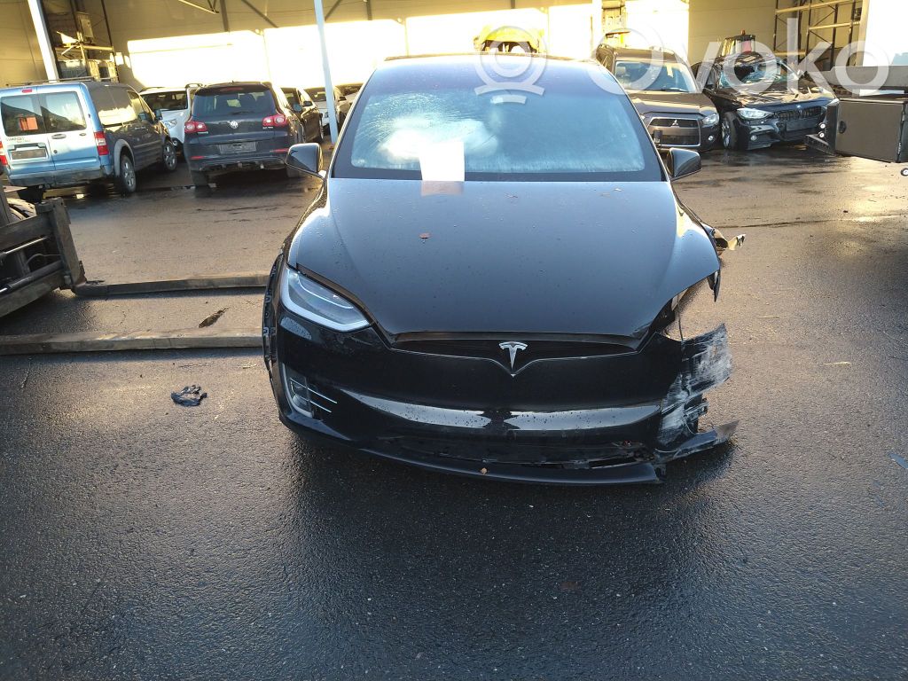 Model X Tesla Model X  106910400C