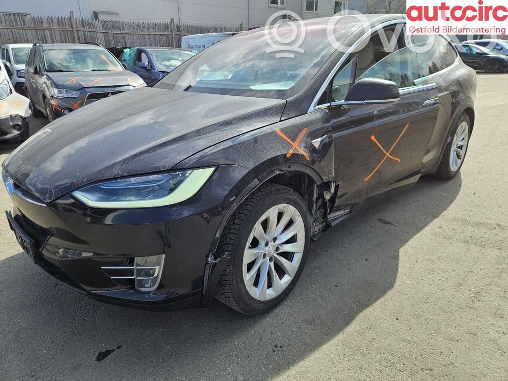 Model X Tesla Model X  104549010F