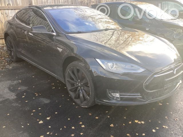 Model S Tesla Model S  103822400B