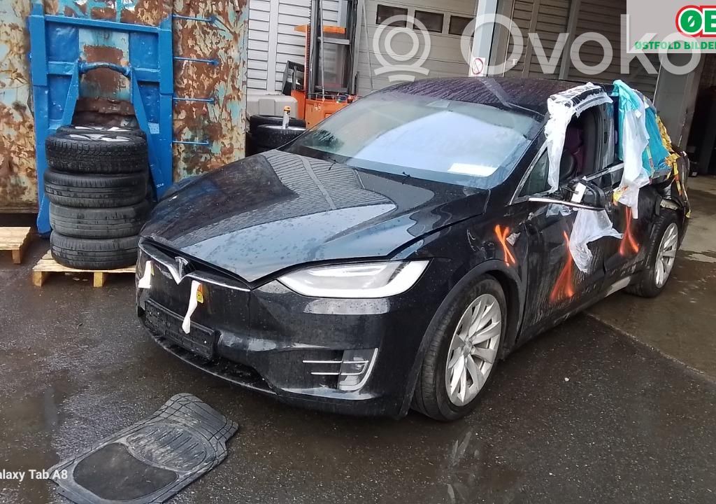 Model X Tesla Model X  103779700D