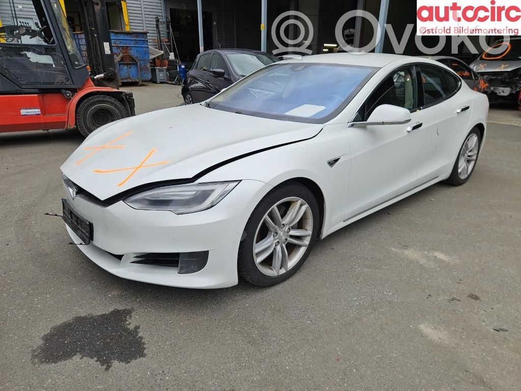 Model S Tesla Model S  105186400A
