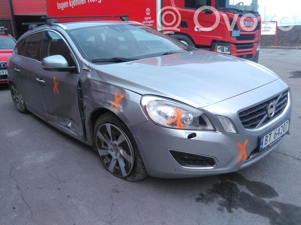 V60 V60, V60 Cross Country  31355882