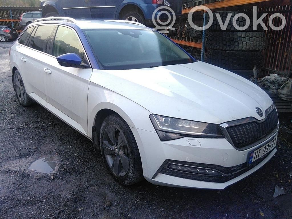 Superb B8 (3V) Superb  04E907309CG