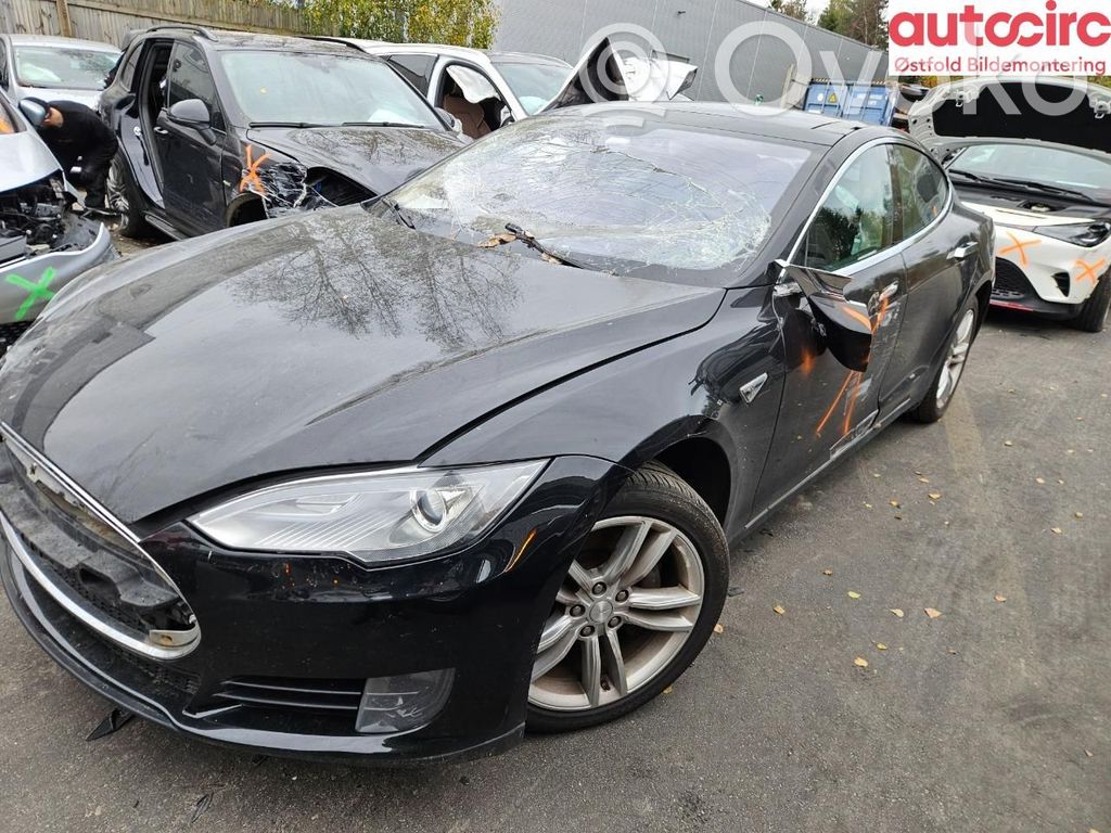 Model S Tesla Model S  101496300C