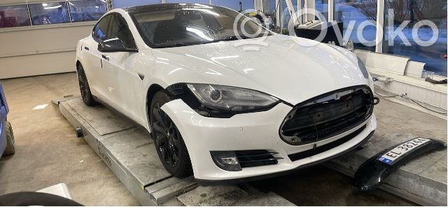 Model S Tesla Model S  101090700D