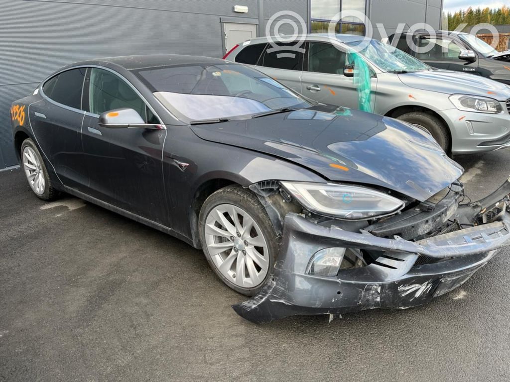 Model S Tesla Model S  107854100A