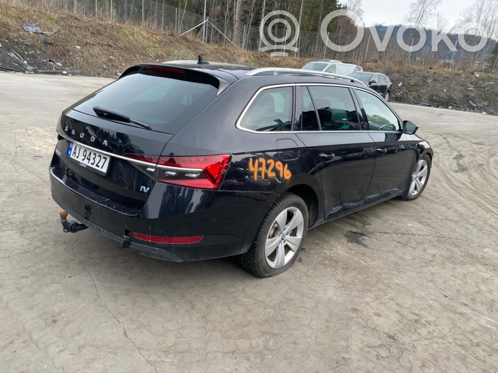 Superb B8 (3V) Superb  UYJ