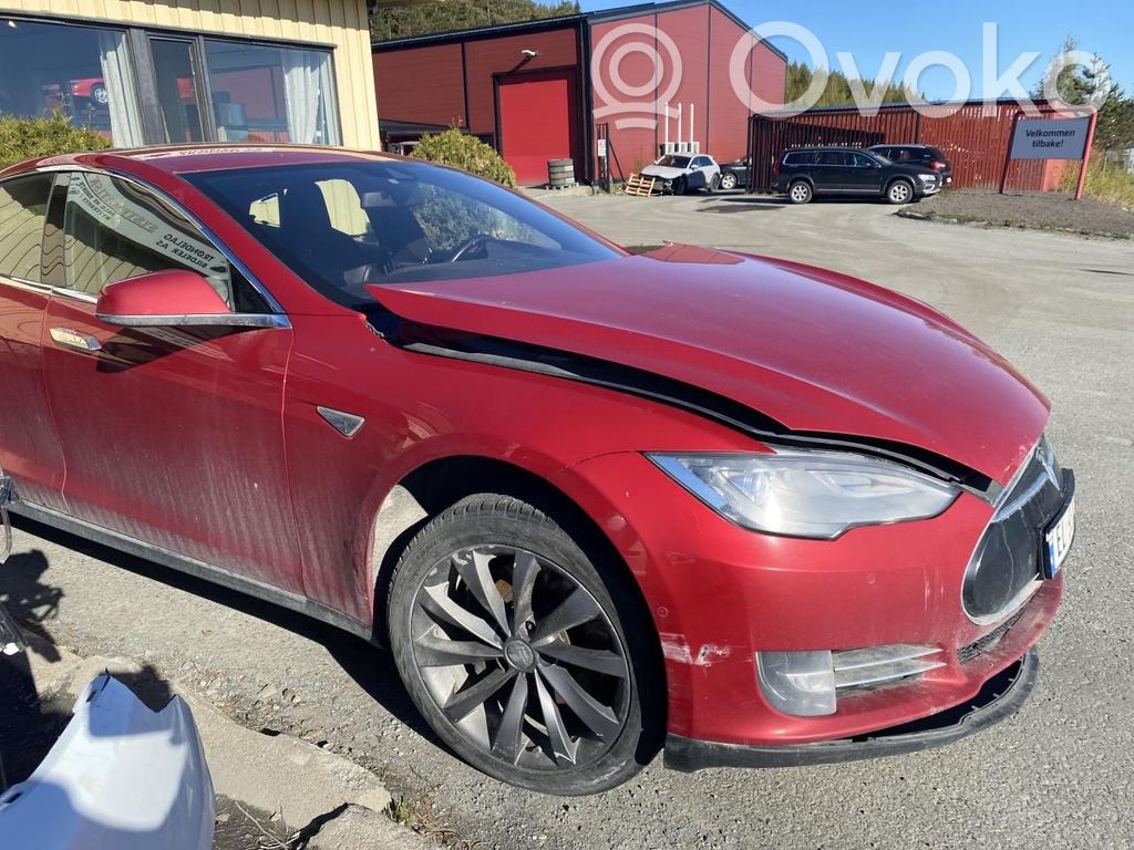 Model S Tesla Model S  109805000D