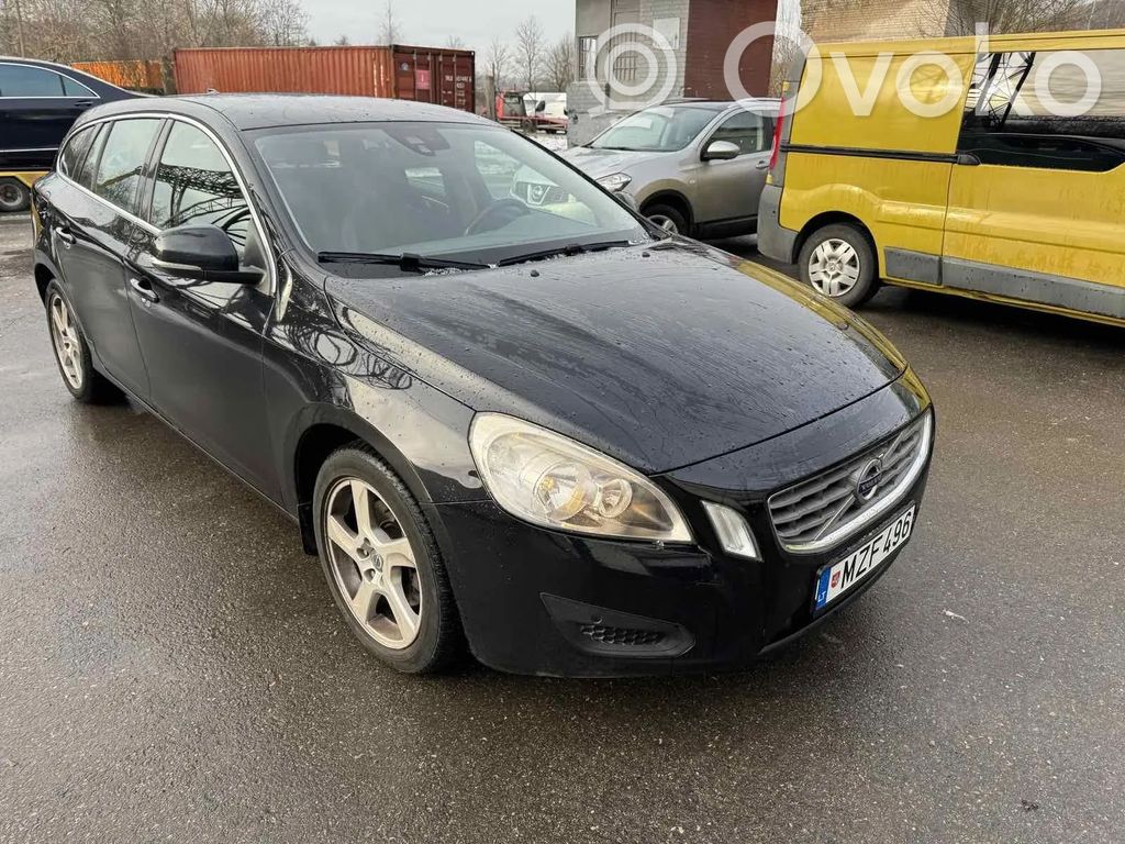 V60 V60, V60 Cross Country  31345236