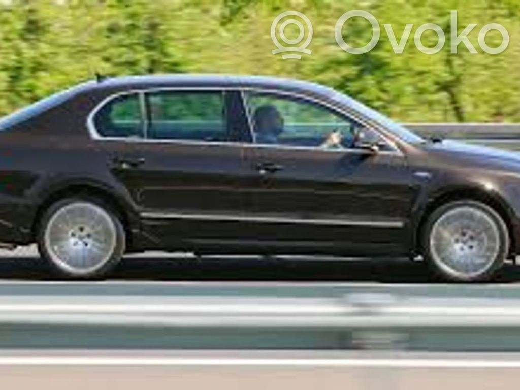 Superb B6 (3T) Superb  8T0881253