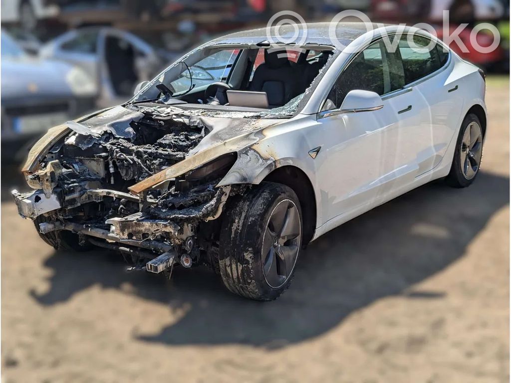 Model 3 Tesla Model 3  107975500D