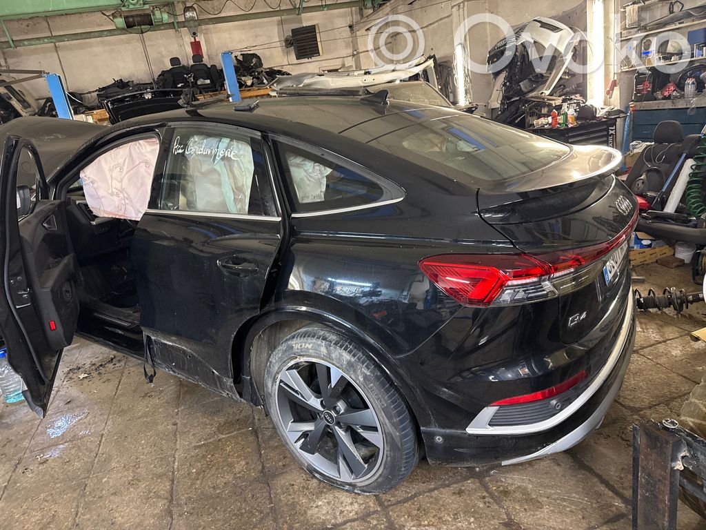 Q4 Sportback e-tron Q4 e-tron  1EB959593A