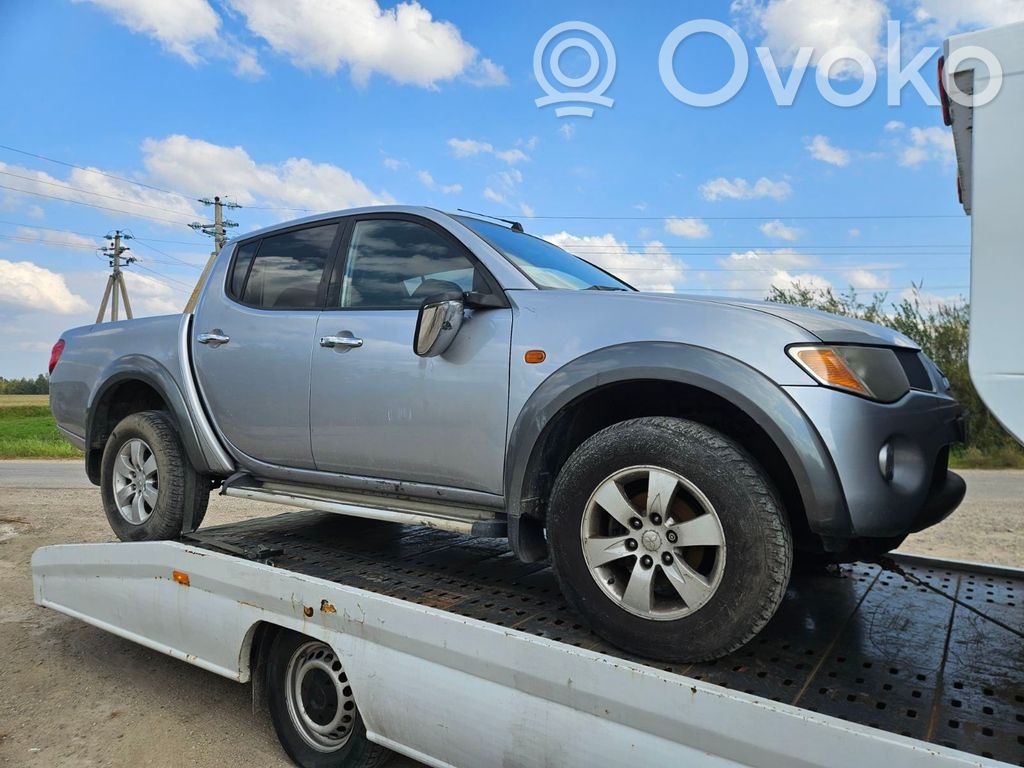 L200 L200, L300, L400 Space Gear  E532016