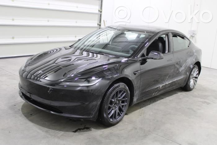 Model 3 Tesla Model 3  180247132D