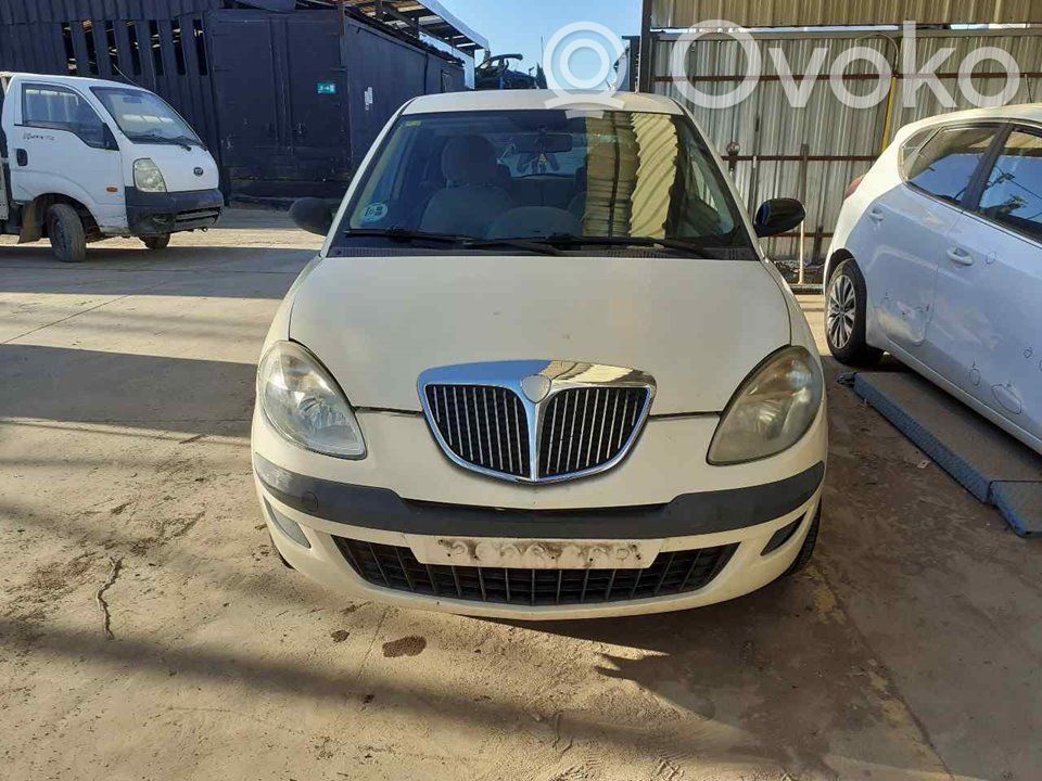 Ypsilon Ypsilon  188A4000