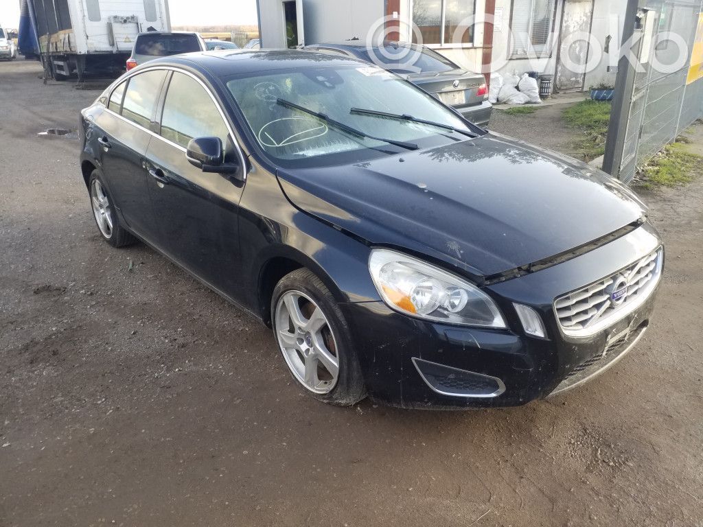 S60 S60  8653909