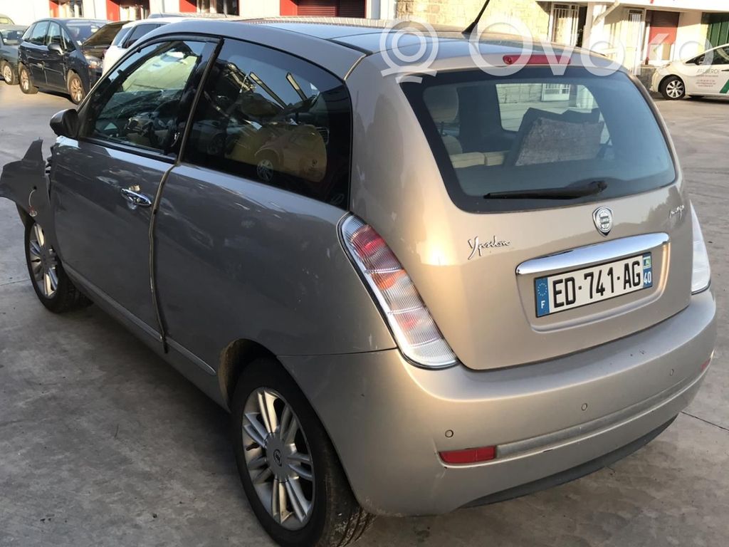 Ypsilon Ypsilon  51786653