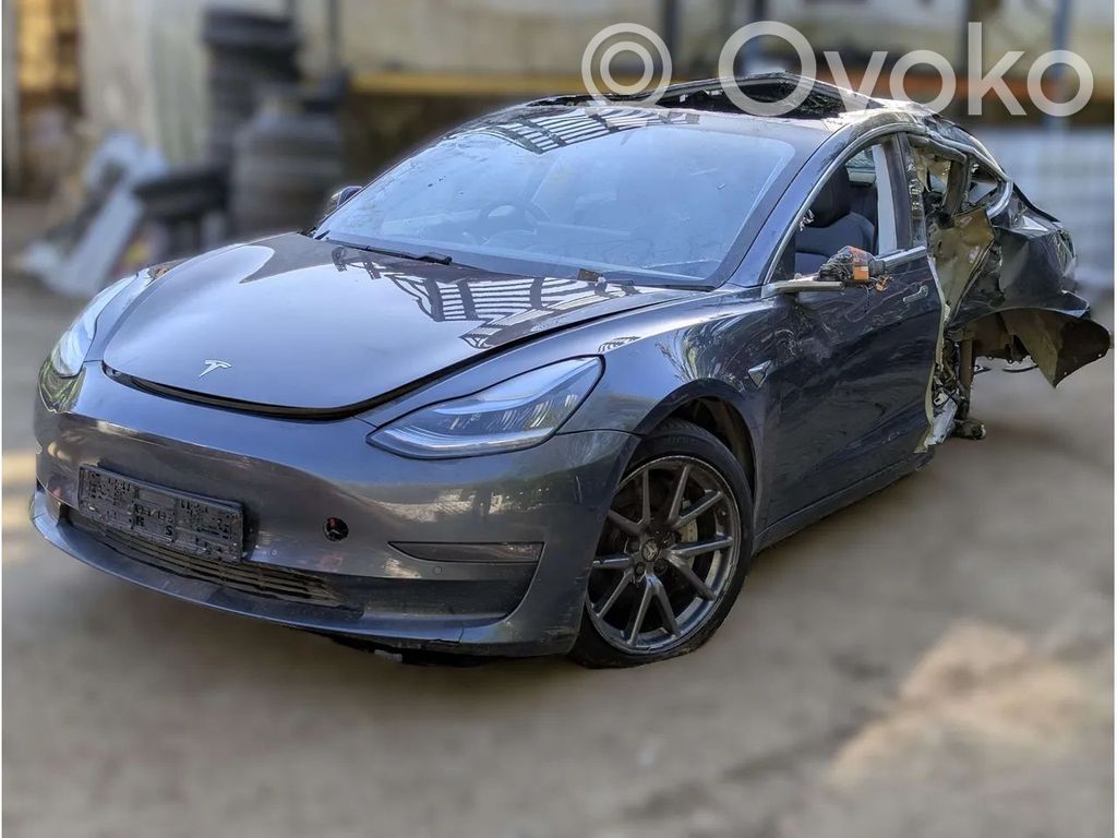 Model 3 Tesla Model 3  104483600G