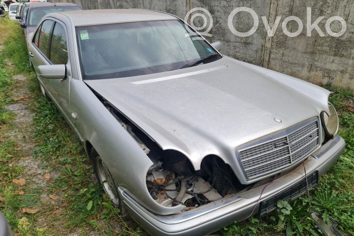 E W210 E-class, AMG (W124, W210, W211, W212, W213, C207, W238)  E9300411