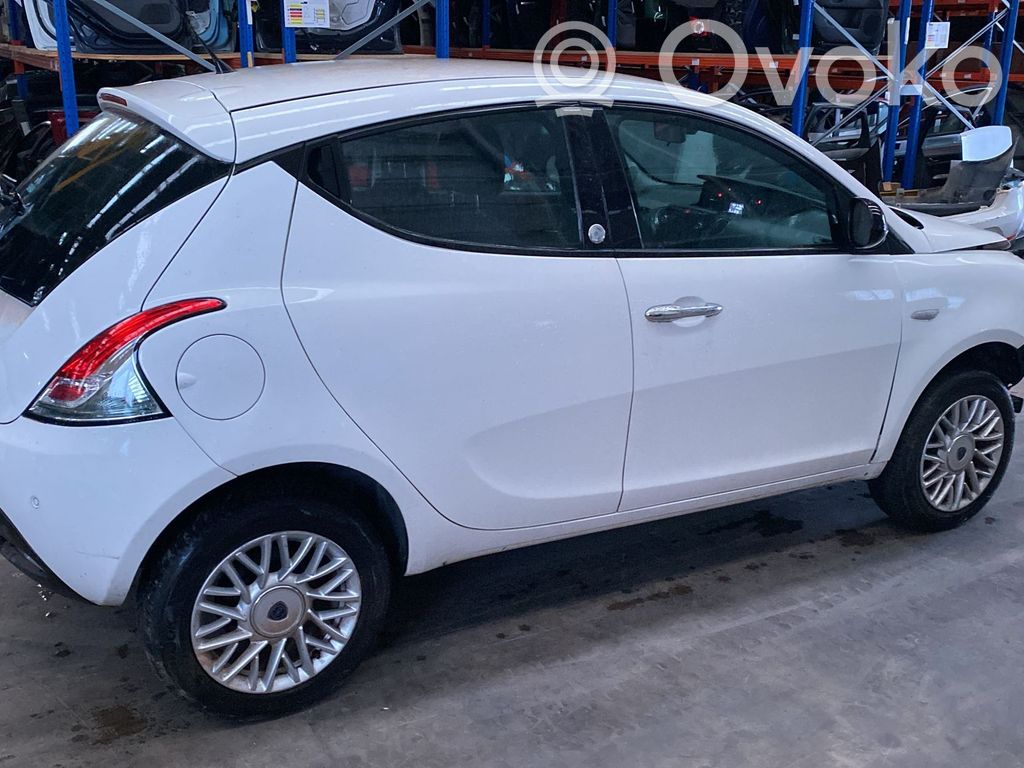 Ypsilon Ypsilon  021069