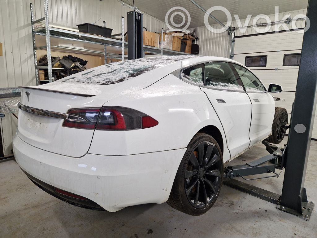 Model S Tesla Model S  102735100D