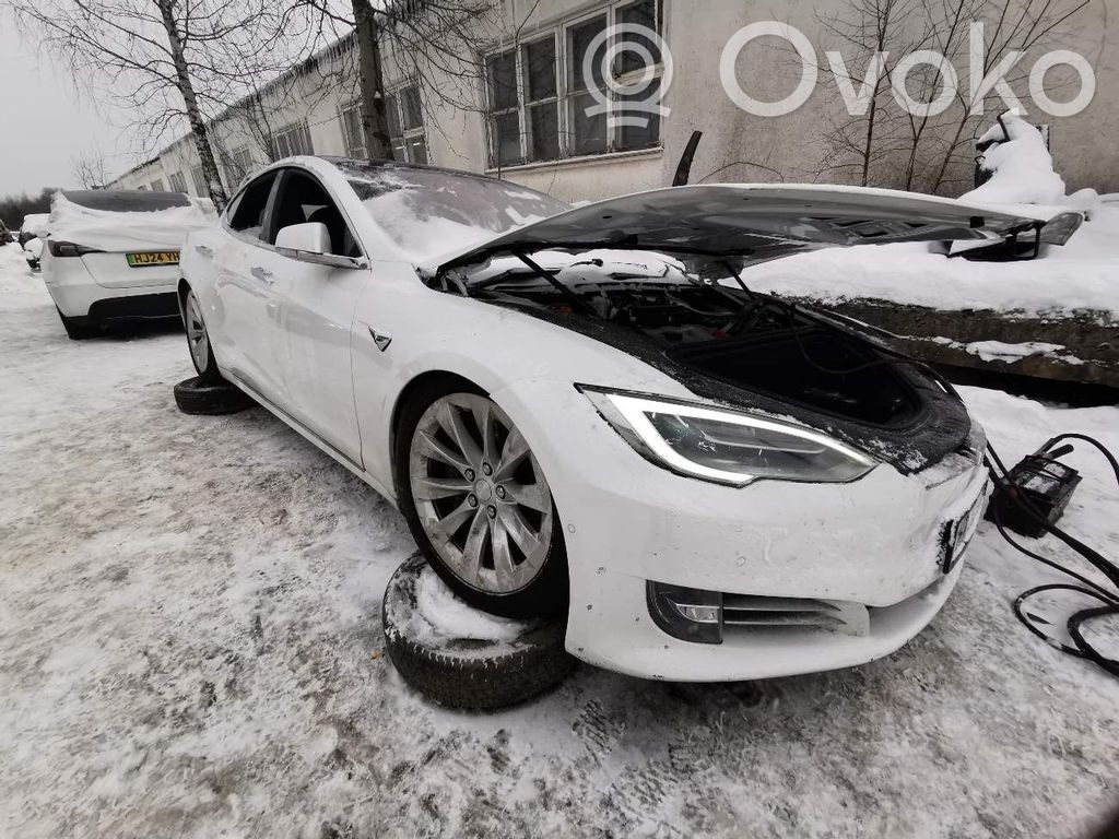 Model S Tesla Model S  106087600A