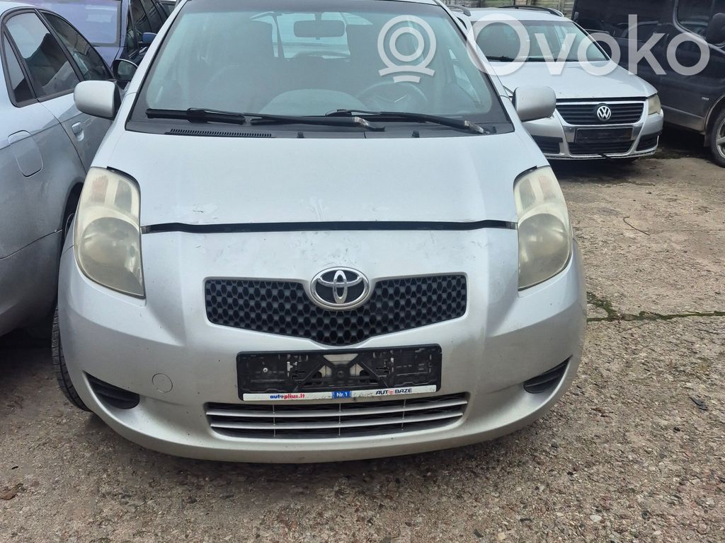 Yaris Yaris  E11015709