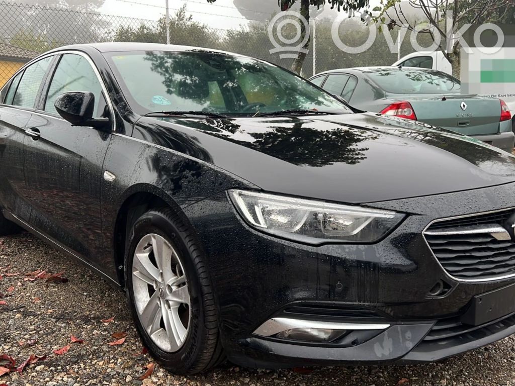Insignia B Insignia  84315515