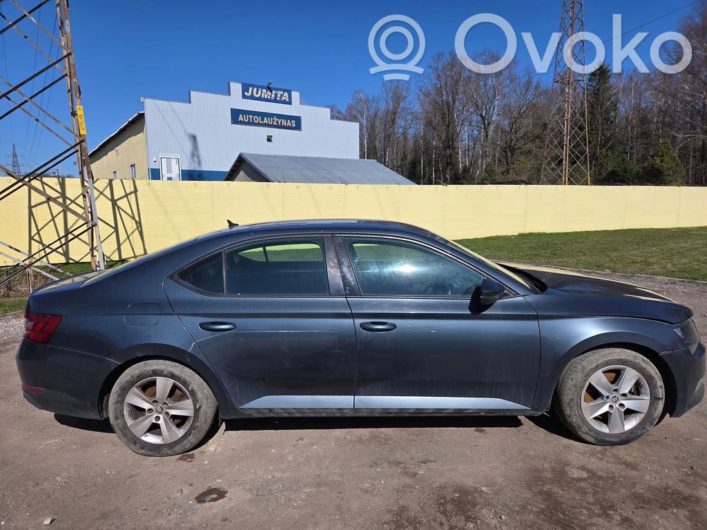 Superb B8 (3V) Superb  04L907309R