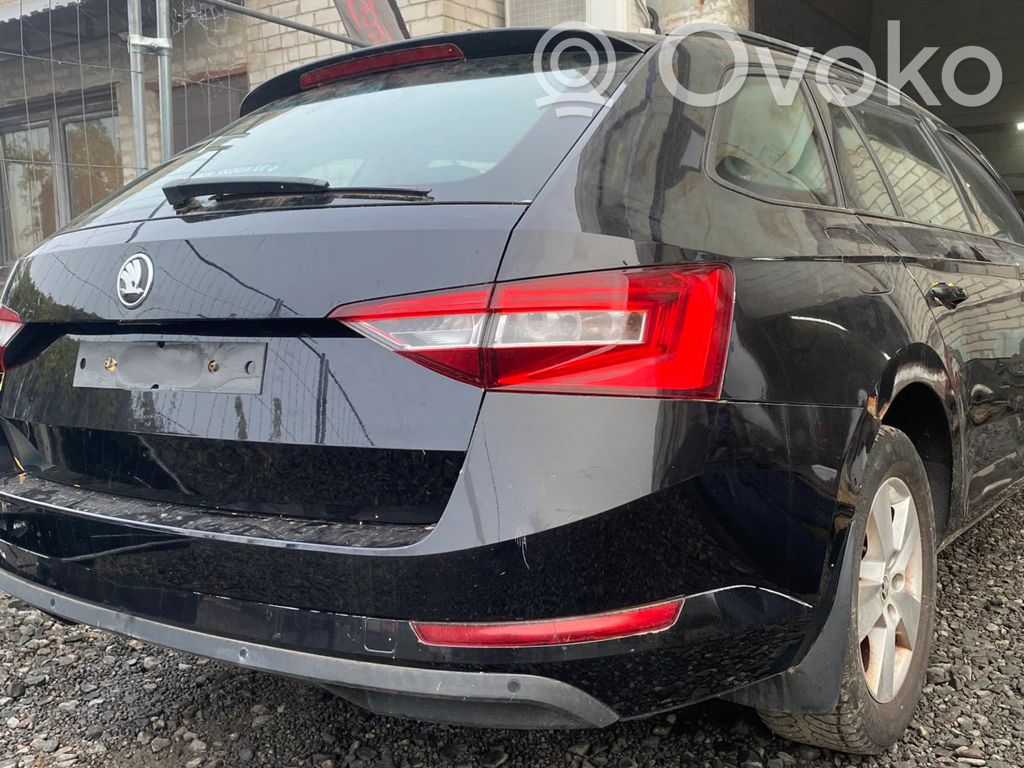 Superb B8 (3V) Superb  5Q0937084CK