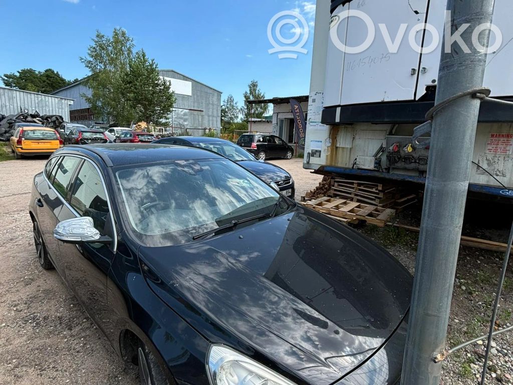 V60 V60, V60 Cross Country  31329137