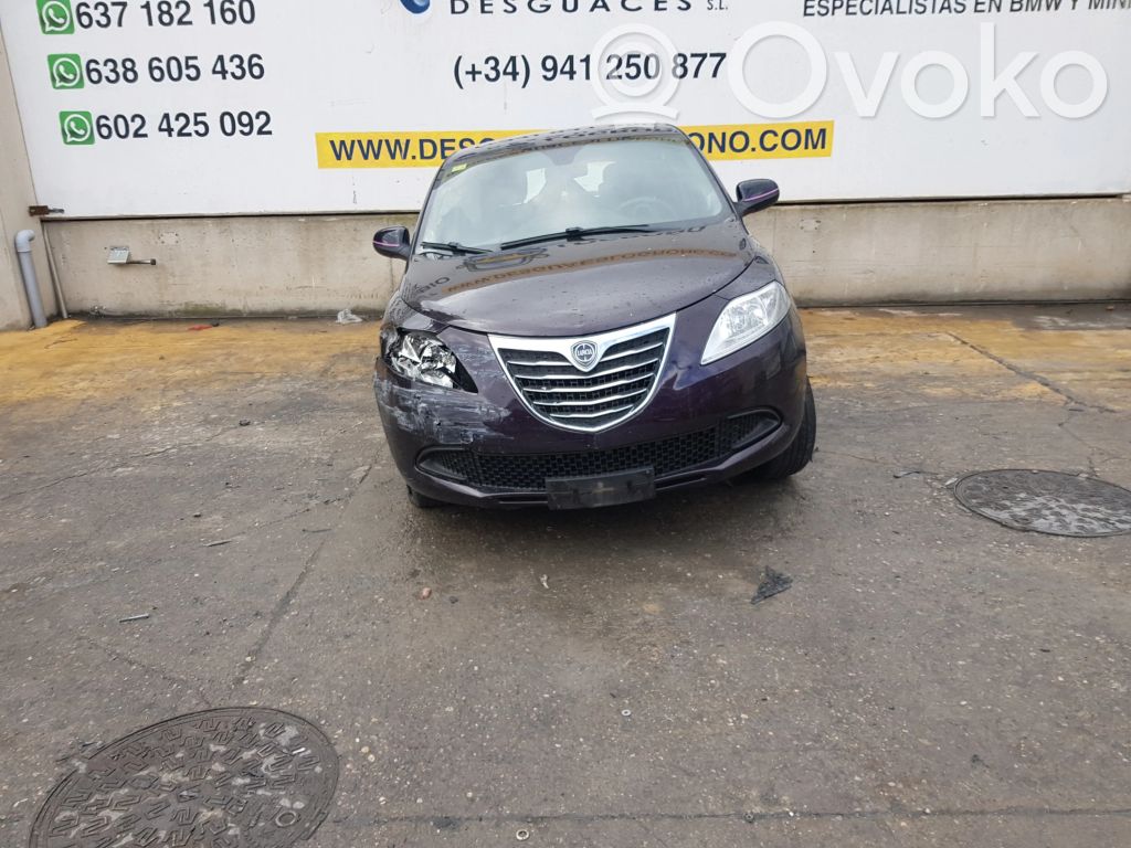 Ypsilon Ypsilon  169A4000