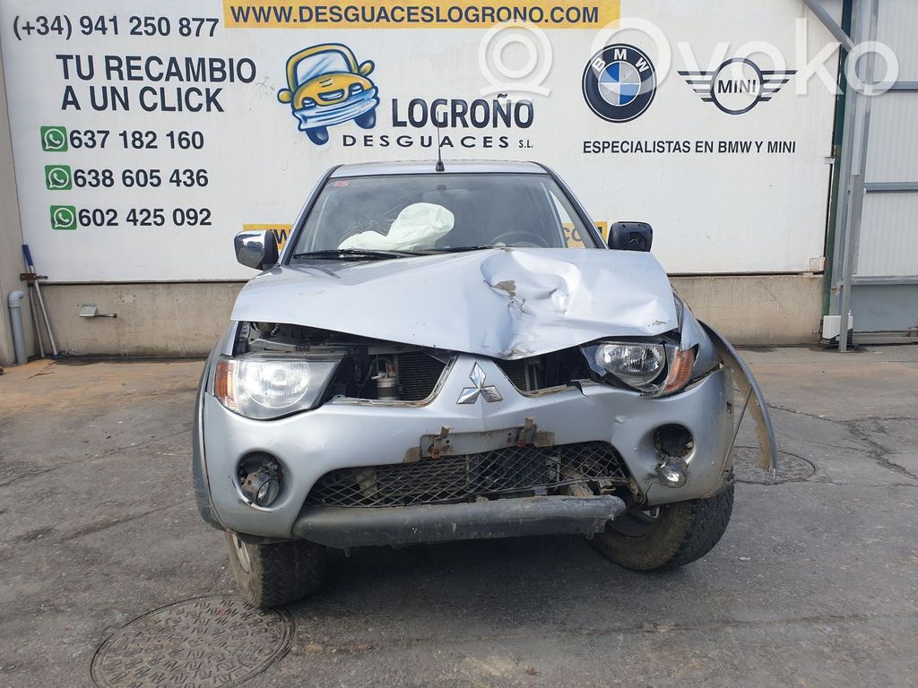 L200 L200, L300, L400 Space Gear  MN123611