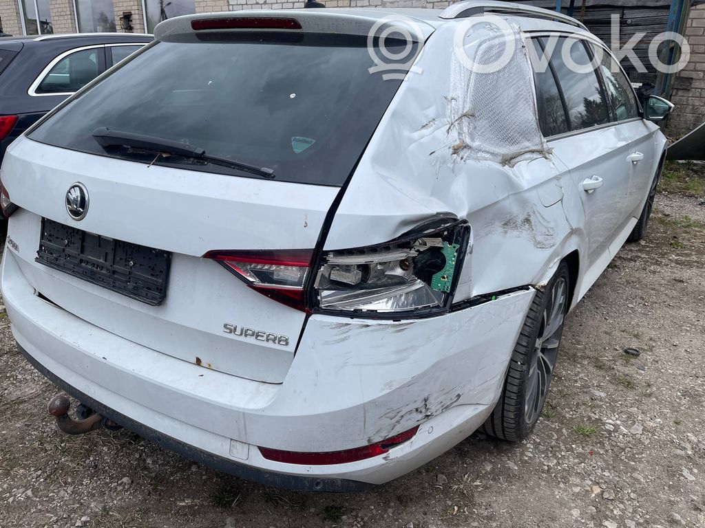 Superb B8 (3V) Superb  3AA962243