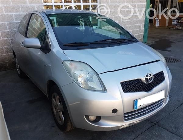 Yaris Yaris  124225055