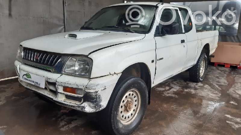 L200 L200, L300, L400 Space Gear  MR117603