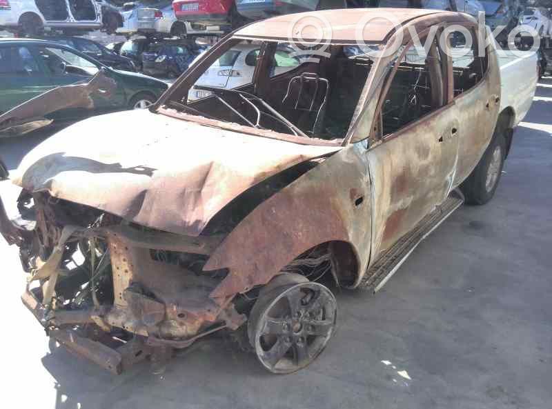 L200 L200, L300, L400 Space Gear  MN171120
