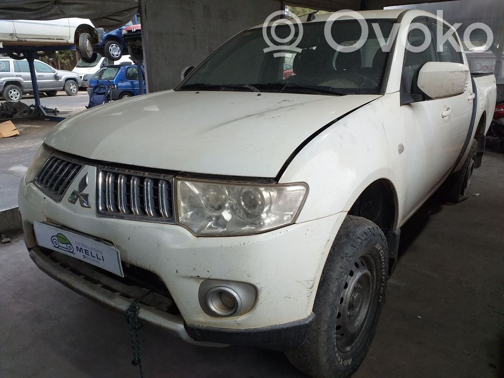 L200 L200, L300, L400 Space Gear  8011B017XA
