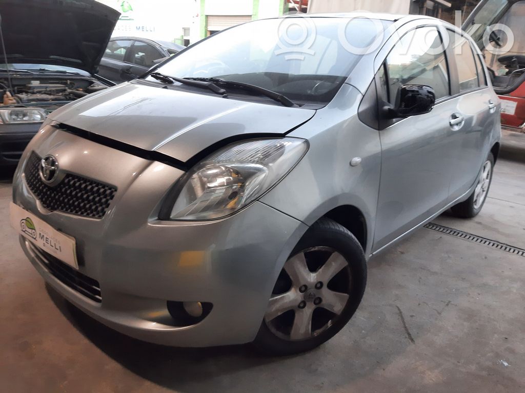 Yaris Yaris  2004DJ1456