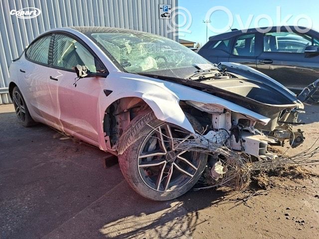 Model 3 Tesla Model 3  107975500D